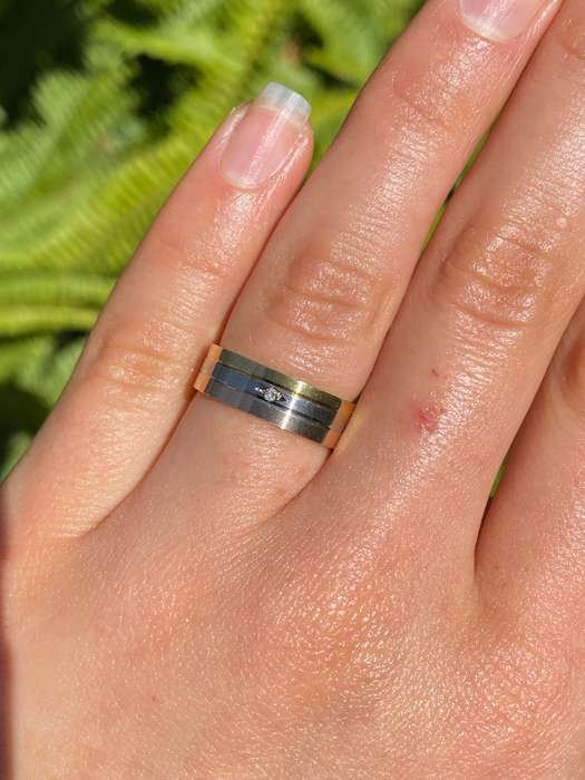 18K tri-colour gold diamond ring, circa 1970's.