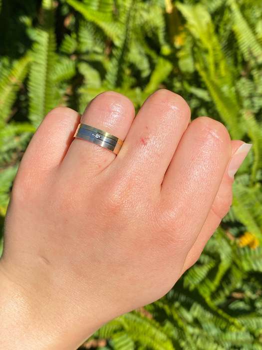 18K tri-colour gold diamond ring, circa 1970's.