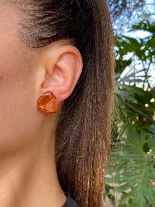 9K gold agate screw-on earrings, circa 1960's.