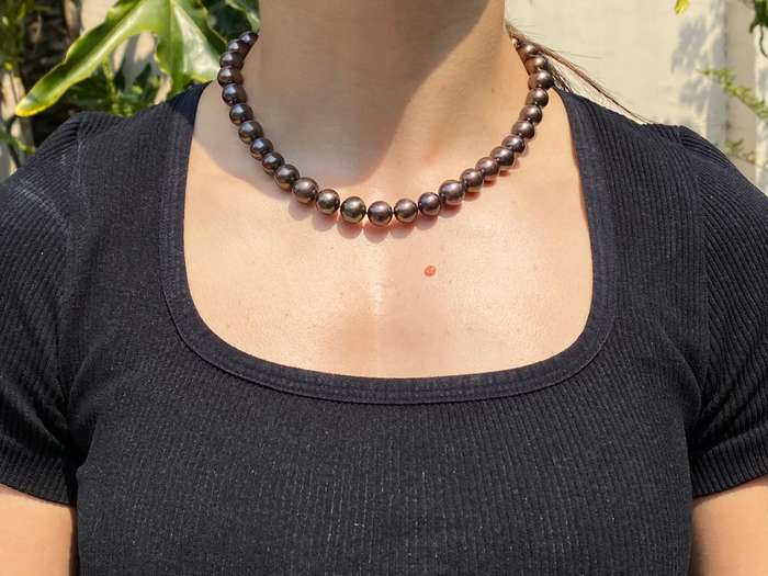 9K gold tahitian pearl necklace.