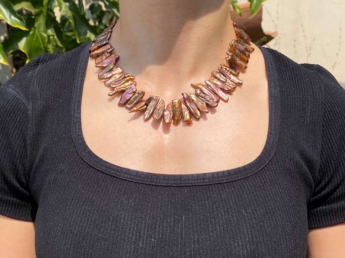 9K gold freshwater pearl necklace.