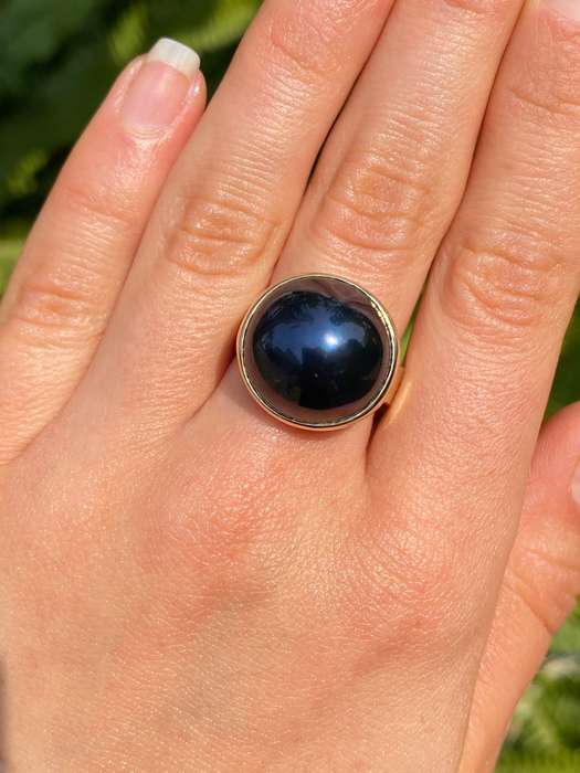9K gold round mabé pearl ring, circa 1980's.