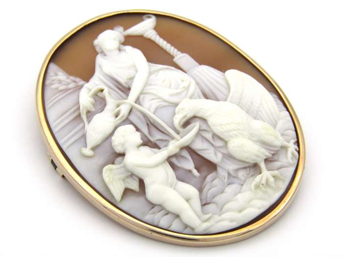 18K gold French conch shell cameo brooch, circa 1860.