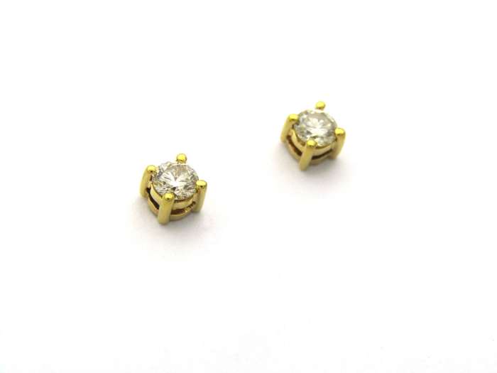 18K gold diamond stud earrings.