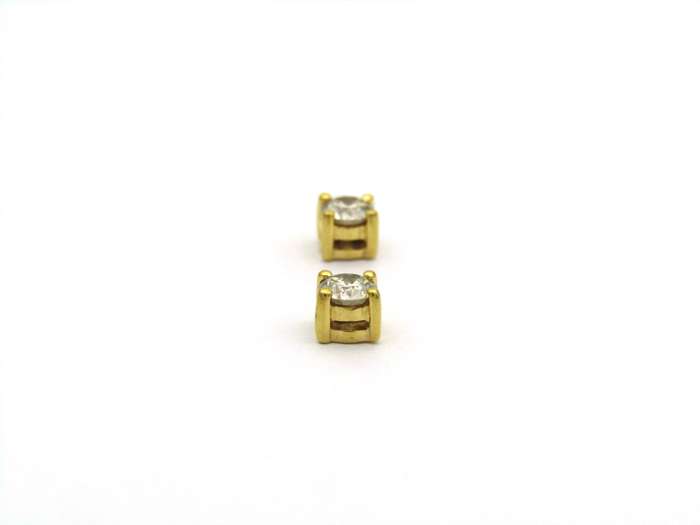 18K gold diamond stud earrings.