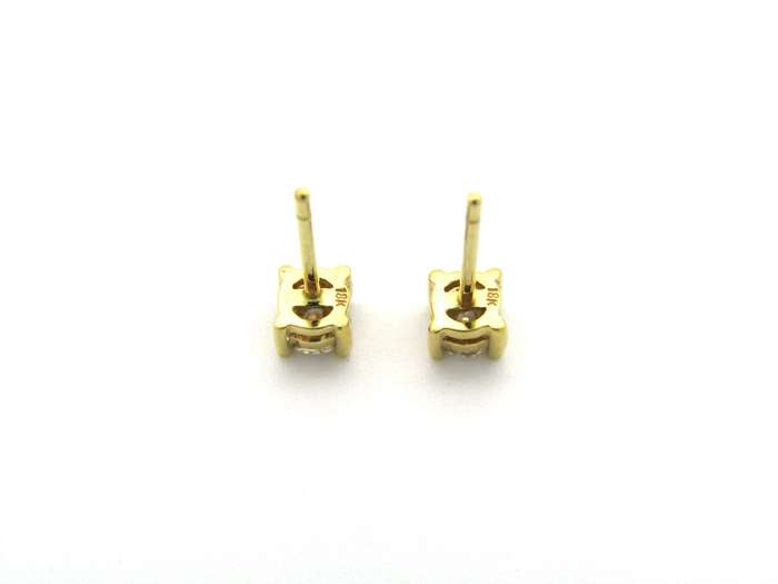 18K gold diamond stud earrings.