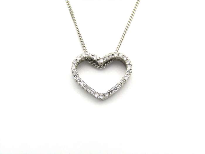 9K gold diamond heart pendant.