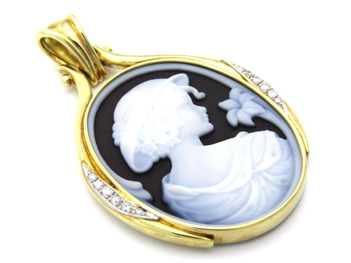 18K gold hard stone cameo and diamond pendant.