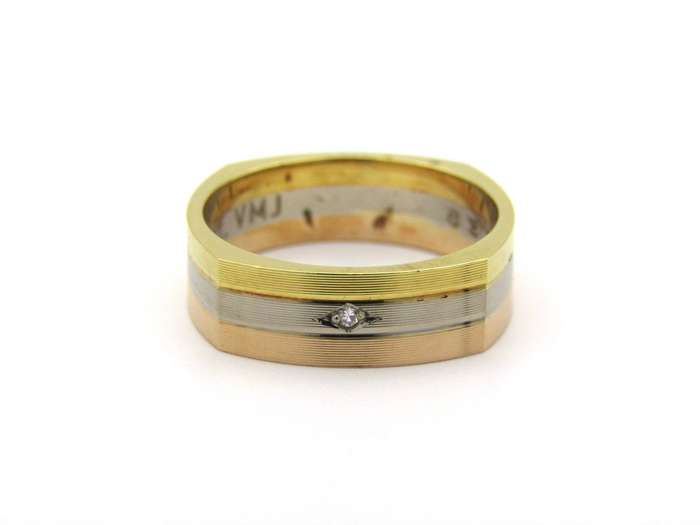 18K tri-colour gold diamond ring, circa 1970's.
