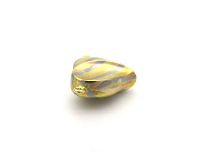 18K gold tri-colour gold heart clasp by Jka Köhle, circa 1970's.