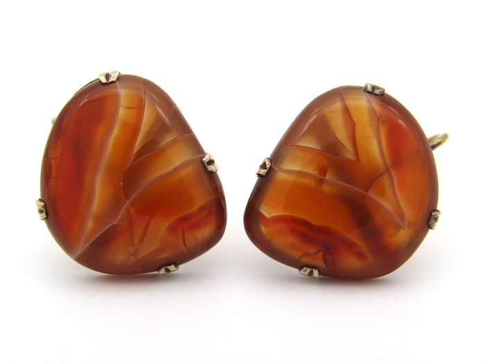 9K gold agate screw-on earrings, circa 1960's.