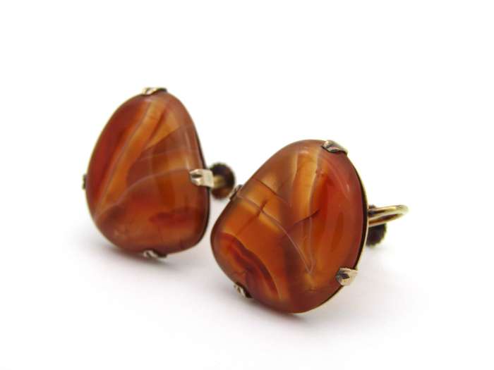 9K gold agate screw-on earrings, circa 1960's.