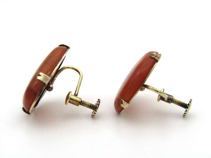 9K gold agate screw-on earrings, circa 1960's.
