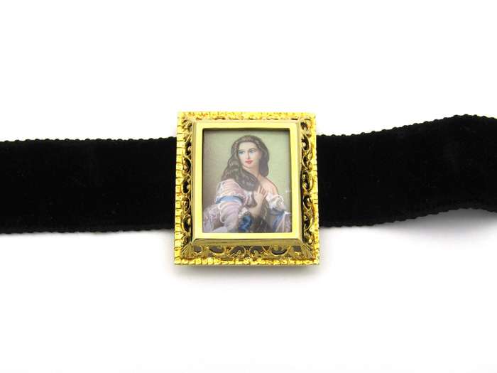 18K gold handpainted miniature necklace or bracelet of Varvara Rimskaya-Korsakova, circa 1980's.