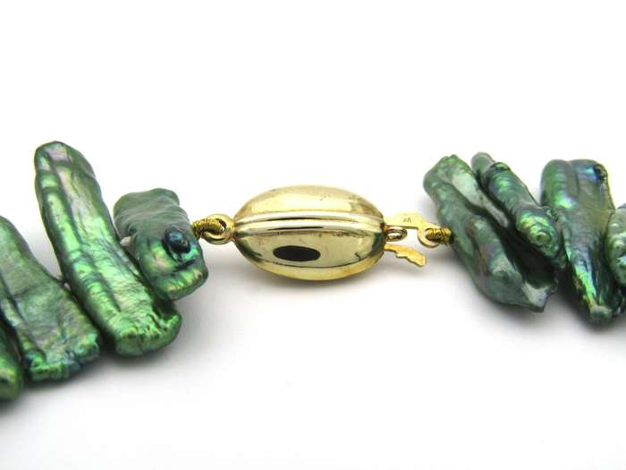 9K gold freshwater pearl necklace.