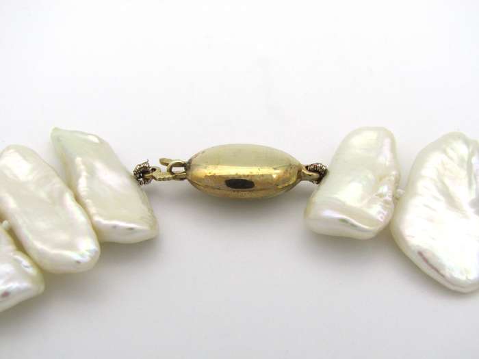 9K gold freshwater pearl necklace.