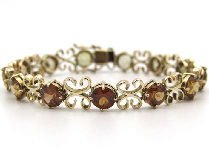 9K gold zircon bracelet.