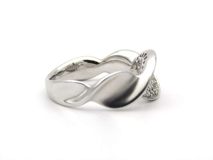 18K gold twist diamond ring.