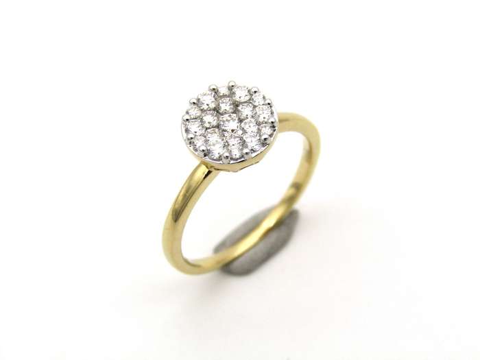 18K gold diamond cluster ring.