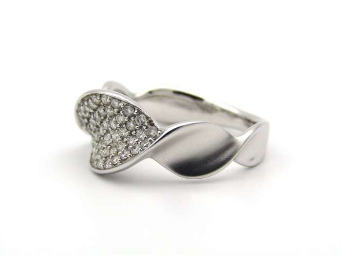 18K gold twist diamond ring.
