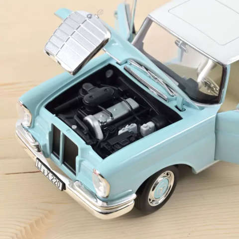 Mercedes-Benz 220 S 1965 Light Blue 1:18 Norev