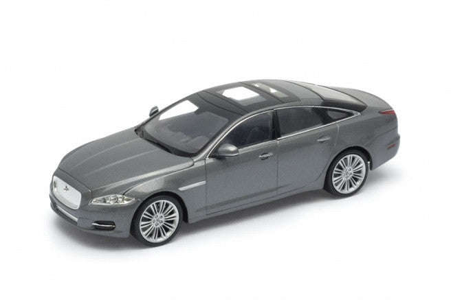1:24 JAGUAR XJ GREY 2010 DIECAST, DIECAST CAR, COLLECTABLE CAR.