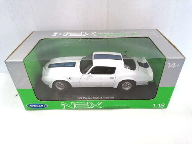 1/18 PONTIAC FIREBIRD TRANSAM WHITE / BLUE  1972 DIECAST, DIECAST CAR, COLLECTABLE CAR.