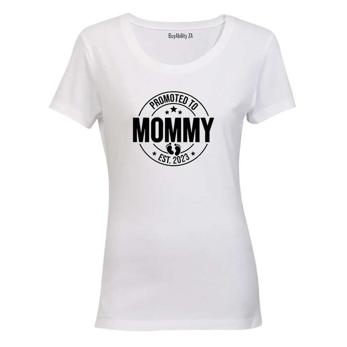 Mommy EST 2023 - Ladies - T-Shirt