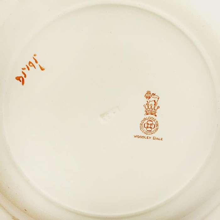 Royal Doulton Woodley Dale Wall Plate D5195