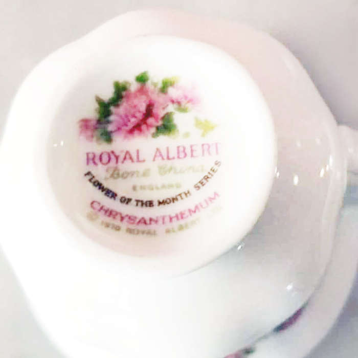 Royal Albert Flower Of The Month Miniature Duo November