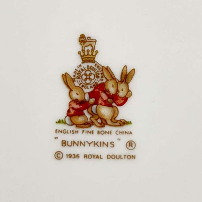Royal Doulton Bunnykins Cereal Bowl  Bunny Artist