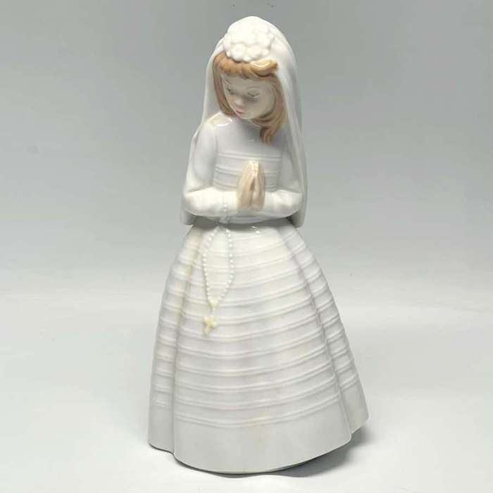 Nao By Lladro Girl Praying First Communion 0236