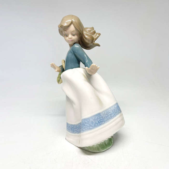 Nao By Lladro Nina Alicia Girl With Flower Basket