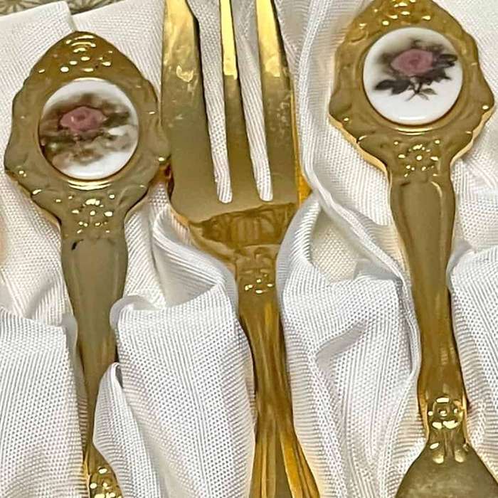 Eetrite 24ct Gold Plated Royal Albert Red Rose Cake Forks