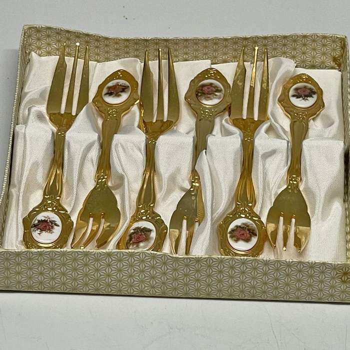 Eetrite 24ct Gold Plated Royal Albert Red Rose Cake Forks