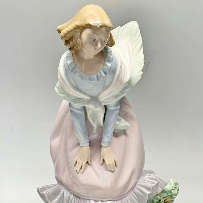 Lladro Girl In The Wind Looking Down