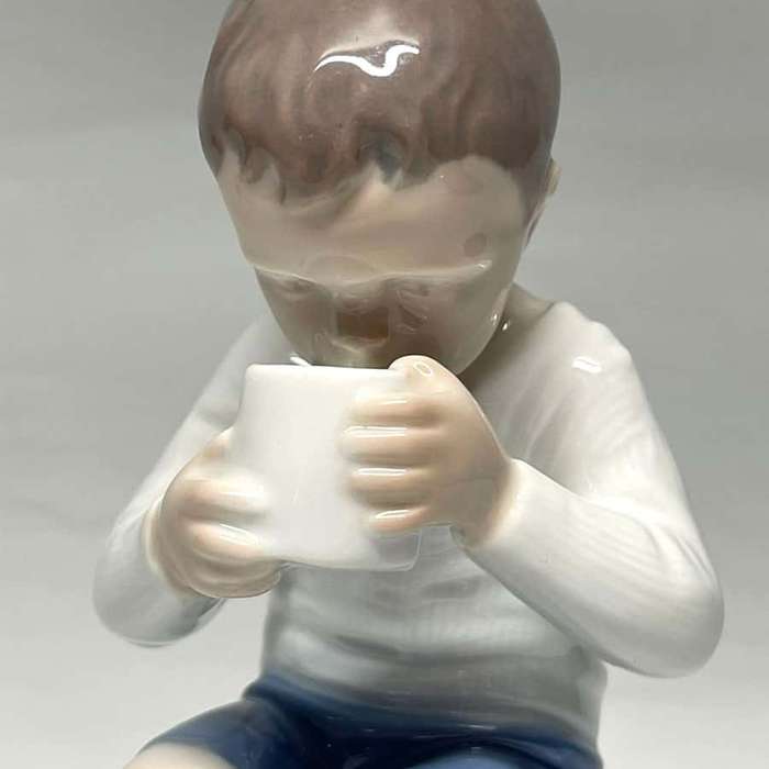 Bing And Grondahl Drinking Milk  1713