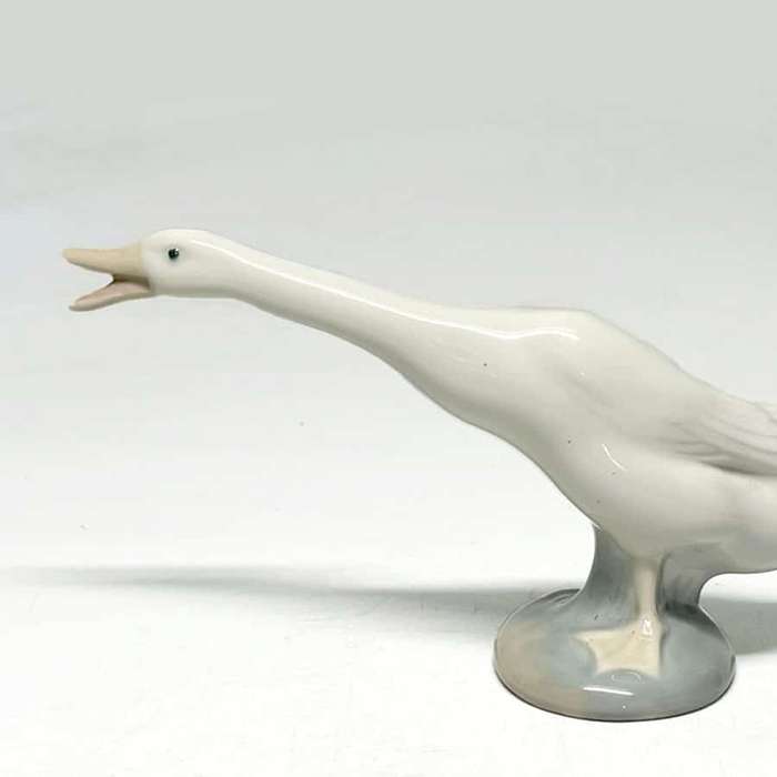 Lladro Honking Hissing Goose