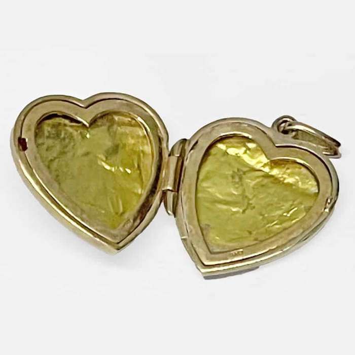 9ct Gold Onyx Heart Locket
