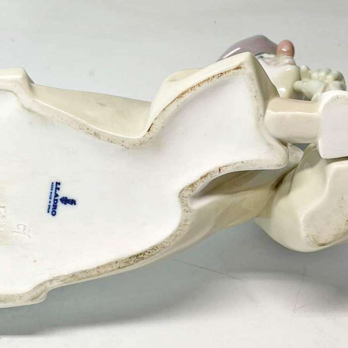 Lladro  Lying Down Clown With Beach Ball 4618