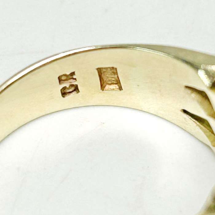 9ct Gold Emerald Ring