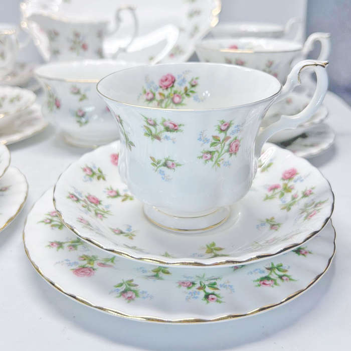 Royal Albert Winsome 21 Piece Tea Service