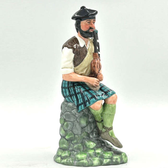 Royal Doulton Figurine The Piper HN2907