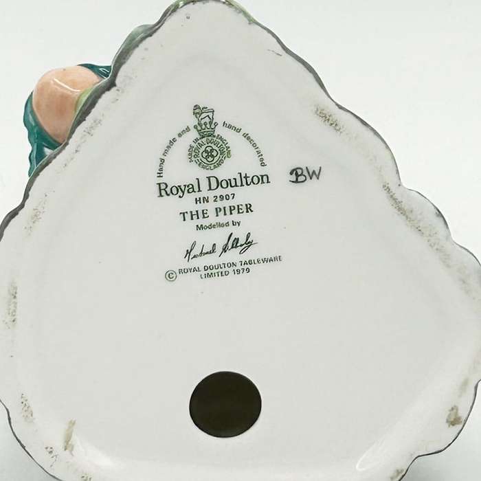 Royal Doulton Figurine The Piper HN2907