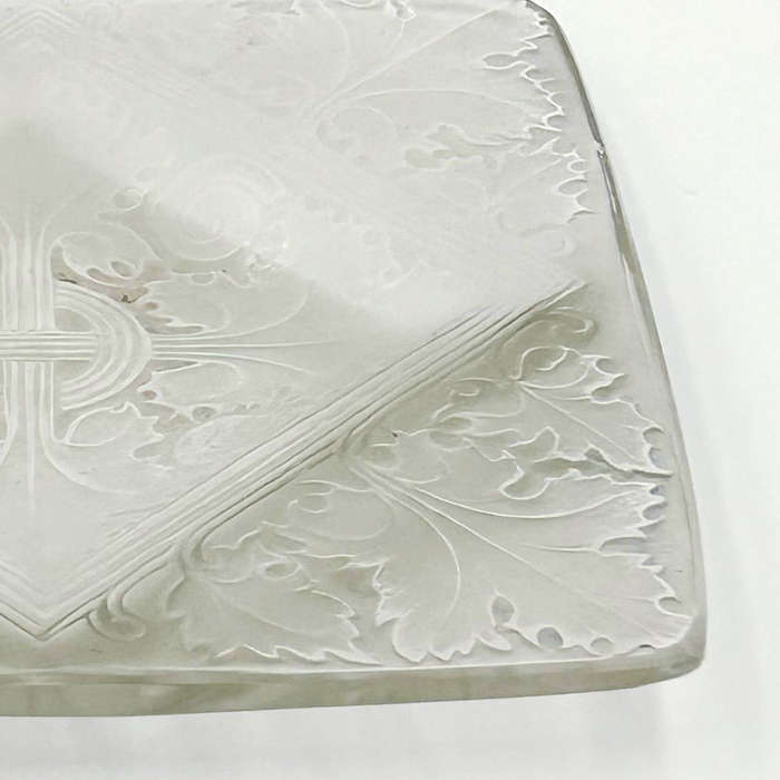 Lalique Vezelay Frosted Art Nouveau Leaf Design Ashtray C1924