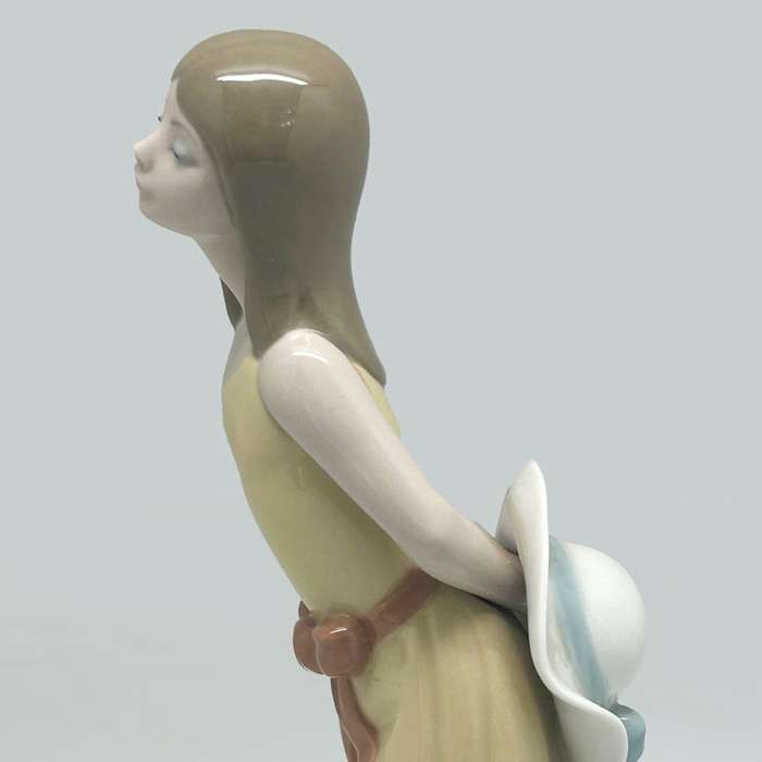 Lladro Figurine Naughty Girl With Straw Hat 5006