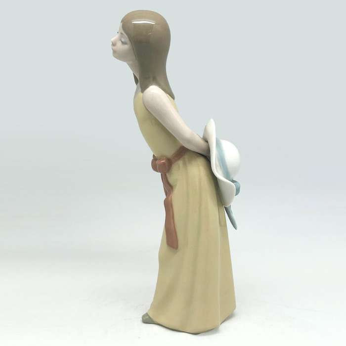 Lladro Figurine Naughty Girl With Straw Hat 5006