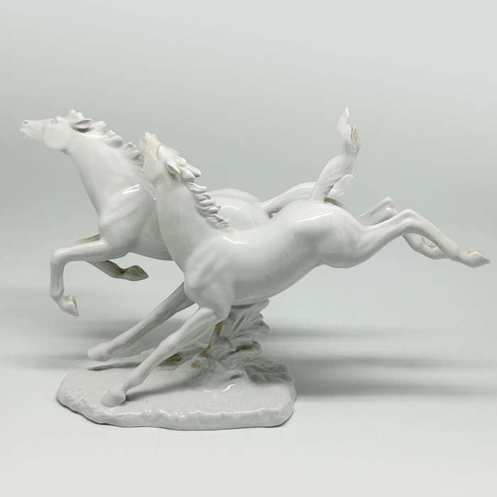 Schaubach Kunst Kurt Steiner Blanc De Chine Wild Horse Scene