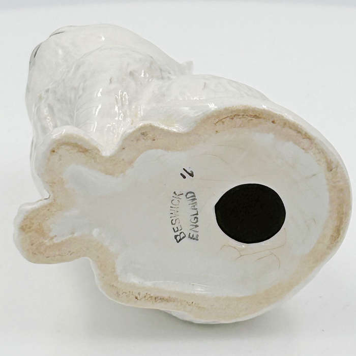 Beswick Persian Seated Blue Eyed Kitten