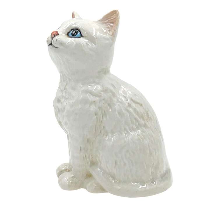 Beswick Persian Seated Blue Eyed Kitten